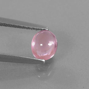 0.64カラットの天然ピンクスピネル（5.5×4.7 mm・オーバルカット）
