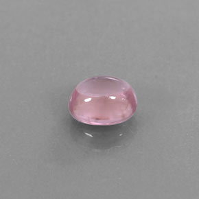 0.64カラットの天然ピンクスピネル（5.5×4.7 mm・オーバルカット）