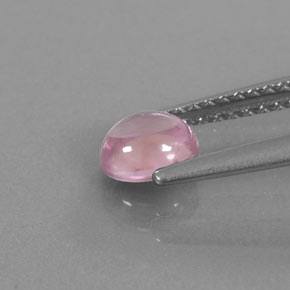 0.64カラットの天然ピンクスピネル（5.5×4.7 mm・オーバルカット）