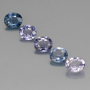 カラットの天然マルチカラースピネル（5.9×5 mm・オーバルカット）