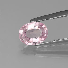 0.73カラットの天然ピンクスピネル（6.6×5 mm・オーバルカット）