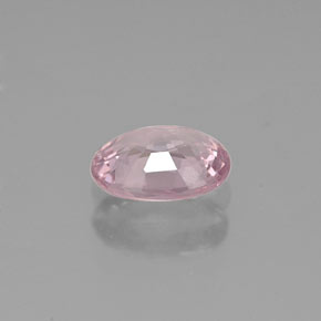 0.73カラットの天然ピンクスピネル（6.6×5 mm・オーバルカット）