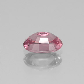 0.69カラットの天然ローズピンクスピネル（6.6×4.4 mm・オーバルカット）