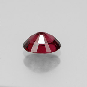 0.80カラットの天然レッドスピネル（6.6×4.7 mm・オーバルカット）