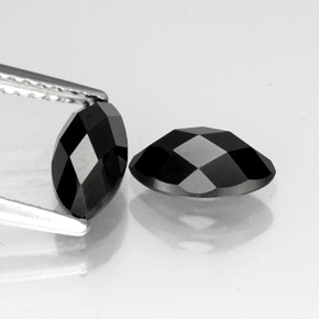カラットの天然黒スピネル（8.1×4.2 mm・マーキス）