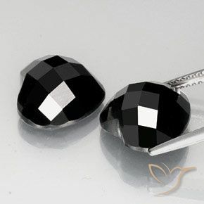 Shop natural 14.37ct ブラック スピネル gems, 心臓, from タイ at GemSelect. In stock, global shipping!
