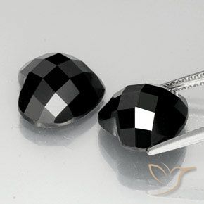 Shop natural 13.94ct ブラック スピネル gems, 心臓, from タイ at GemSelect. In stock, global shipping!