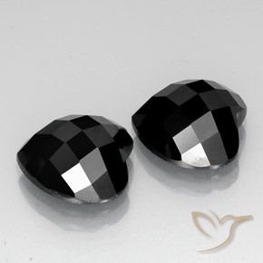 Shop natural 13.48ct ブラック スピネル gems, 心臓, from タイ at GemSelect. In stock, global shipping!