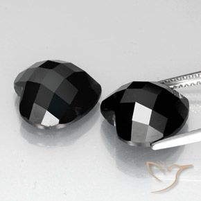 Shop natural 13.48ct ブラック スピネル gems, 心臓, from タイ at GemSelect. In stock, global shipping!