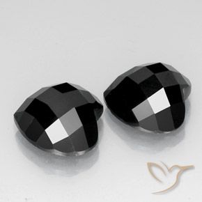 Shop natural 14.00ct ブラック スピネル gems, 心臓, from タイ at GemSelect. In stock, global shipping!