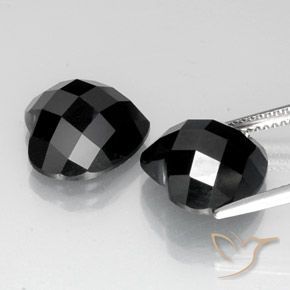 Shop natural 14.00ct ブラック スピネル gems, 心臓, from タイ at GemSelect. In stock, global shipping!
