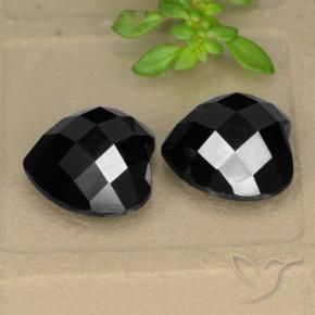 Shop natural 13.94ct ブラック スピネル gems, 心臓, from タイ at GemSelect. In stock, global shipping!