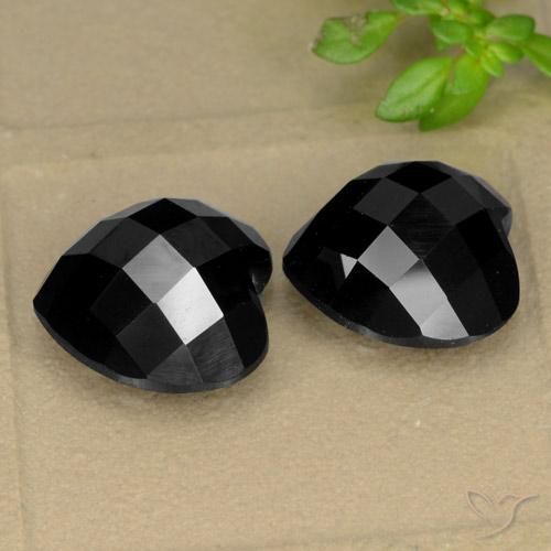 Shop natural 13.95ct ブラック スピネル gems, 心臓, from タイ at GemSelect. In stock, global shipping!