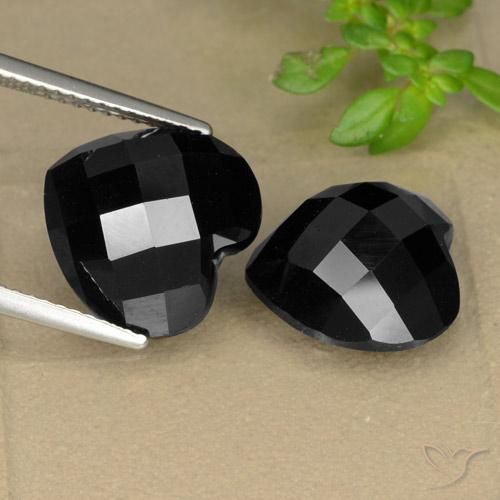 Shop natural 13.95ct ブラック スピネル gems, 心臓, from タイ at GemSelect. In stock, global shipping!