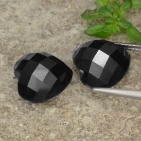 Shop natural 14.00ct ブラック スピネル gems, 心臓, from タイ at GemSelect. In stock, global shipping!