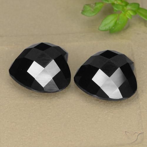 Shop natural 13.93ct ブラック スピネル gems, 心臓, from タイ at GemSelect. In stock, global shipping!