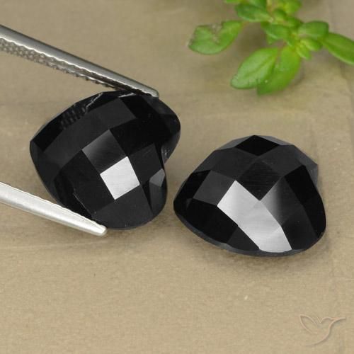 Shop natural 13.93ct ブラック スピネル gems, 心臓, from タイ at GemSelect. In stock, global shipping!