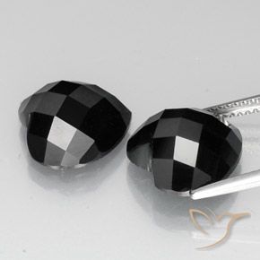 Shop natural 13.56ct ブラック スピネル gems, 心臓, from タイ at GemSelect. In stock, global shipping!