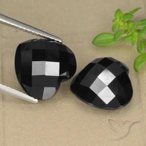 Shop natural 14.22ct ブラック スピネル gems, 心臓, from タイ at GemSelect. In stock, global shipping!