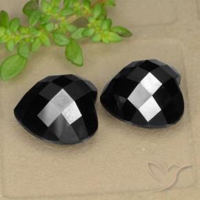 Shop natural 13.85ct ブラック スピネル gems, 心臓, from タイ at GemSelect. In stock, global shipping!