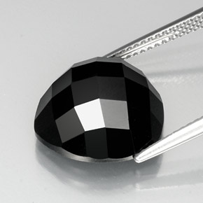 11.46カラットの天然黒スピネル（14.1×13.8 mm・トリリアント）
