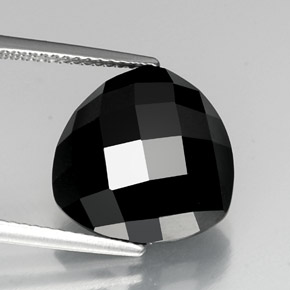 10.65カラットの天然黒スピネル（14.1×13.8 mm・トリリアント）