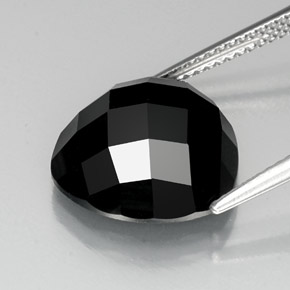 10.65カラットの天然黒スピネル（14.1×13.8 mm・トリリアント）