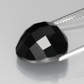 12.04カラットの天然黒スピネル（13.9×13.9 mm・トリリアント）