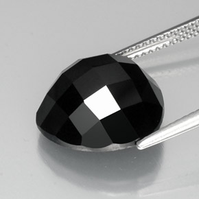 10.85カラットの天然黒スピネル（14.1×13.9 mm・トリリアント）