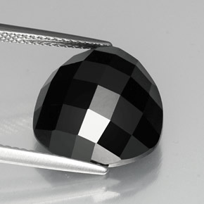 11.79カラットの天然黒スピネル（14×13.8 mm・トリリアント）