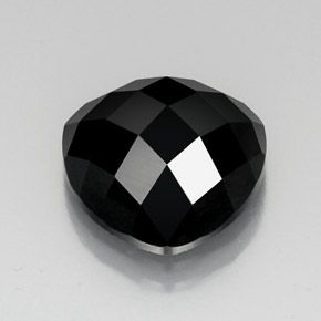 11.37カラットの天然黒スピネル（14.1×10.8 mm・トリリアント）