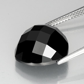 11.37カラットの天然黒スピネル（14.1×10.8 mm・トリリアント）