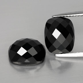 カラットの天然黒スピネル（10×8.1 mm・クッションカット）