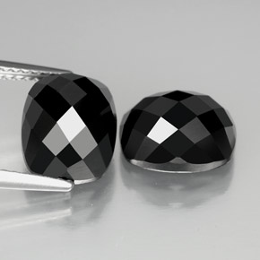 カラットの天然黒スピネル（10×8.1 mm・クッションカット）