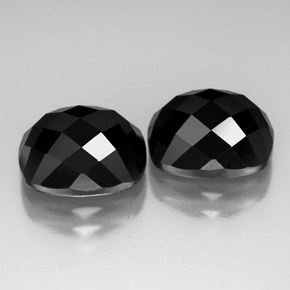 カラットの天然黒スピネル（10×8.1 mm・クッションカット）
