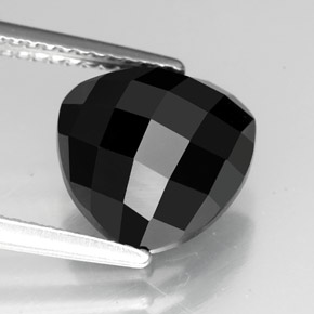 3.89カラットの天然黒スピネル（9.9×9.9 mm・トリリアント）