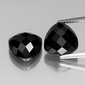 カラットの天然黒スピネル（10×9.9 mm・トリリアント）