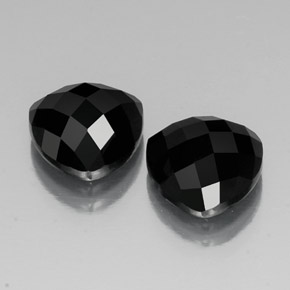 カラットの天然黒スピネル（10×9.9 mm・トリリアント）