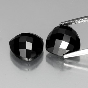 8.73カラットの天然ショールスピネル（10×9.7 mm・トリリアント）