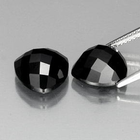 8.73カラットの天然ショールスピネル（10×9.7 mm・トリリアント）
