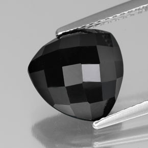4.21カラットの天然黒スピネル（10.1×9.8 mm・トリリアント）