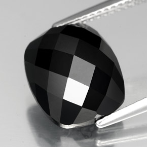 7.17カラットの天然黒スピネル（12×10.1 mm・クッションカット）