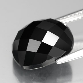 7.17カラットの天然黒スピネル（12×10.1 mm・クッションカット）
