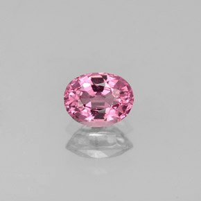 0.55カラットの天然ローズピンクスピネル（5.5×4.3 mm・オーバルカット）