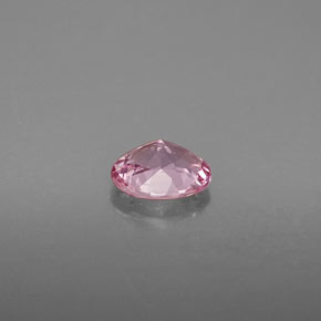 1.02カラットの天然ピンクスピネル（7×5.6 mm・オーバルカット）