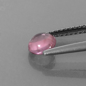 0.62カラットの天然ピンクスピネル（5.33 mm・ラウンドカット）