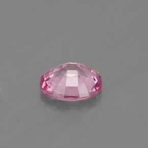 0.85カラットの天然ピンクスピネル（6.6×5.7 mm・オーバルカット）