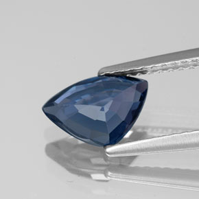 1.39カラットの天然ディープブルースピネル（8.9×6.2 mm・トリリアント）
