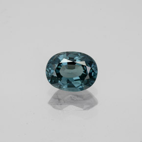 0.99カラットの天然ディープブルーグリーンスピネル（6.8×5.2 mm・オーバルカット）