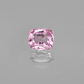0.73カラットの天然ピンクスピネル（5.6×4.6 mm・クッションカット）